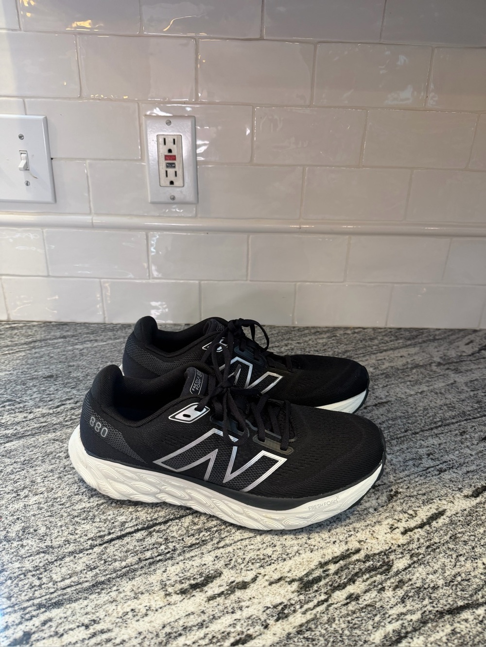 Mens New Balance 880 V14  Size 8/Women’s 9.5